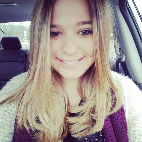 Meet your Posher, Melissa - Picture 2 of 2